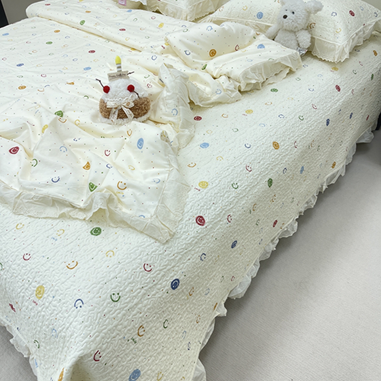 91家纺网 家纺一手货源 找家纺 禧瑞谷 2026新款法式纯棉床盖韩版花边床盖三件套四件套 笑脸