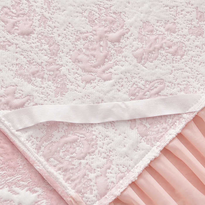 91家纺网 家纺一手货源 找家纺 （总）畅畅家纺 2026春夏新款聚乙烯中分子双面提花高克重凉感冰感凉豆豆床裙三件套-经典玫瑰