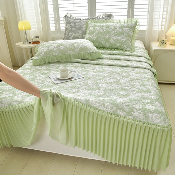 91家纺网 家纺一手货源 找家纺 畅畅家纺 2026春夏新款聚乙烯中分子双面提花高克重凉感冰感凉豆豆床裙三件套-经典玫瑰 经典玫瑰-绿