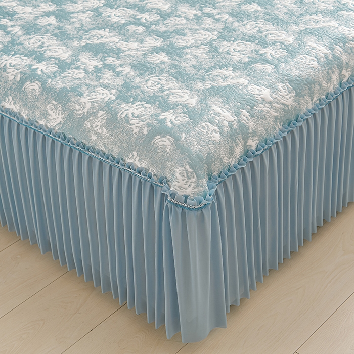 91家纺网 家纺一手货源 找家纺 畅畅家纺 2026春夏新款聚乙烯中分子双面提花高克重凉感冰感凉豆豆床裙三件套-经典玫瑰 经典玫瑰-蓝