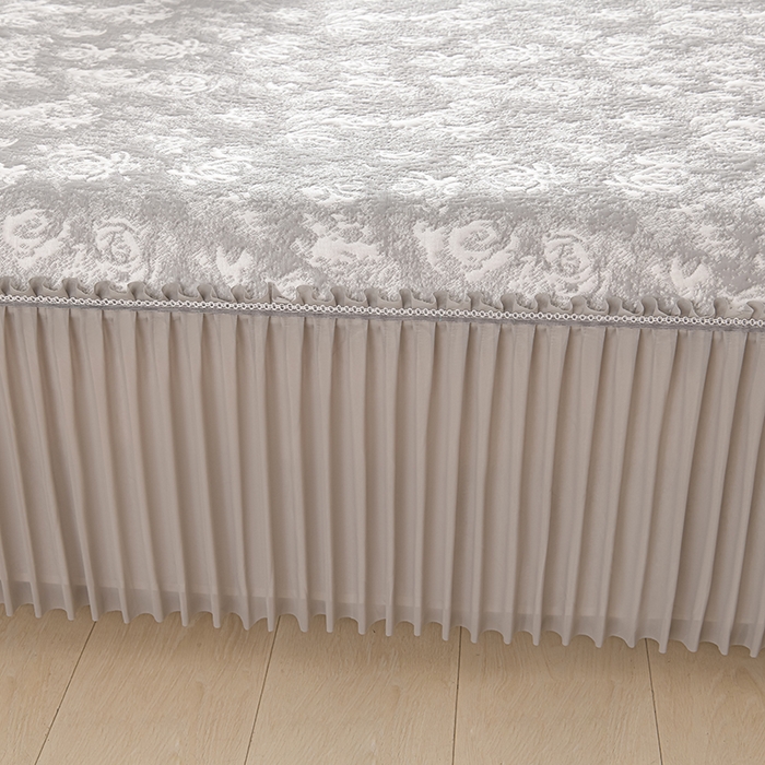 91家纺网 家纺一手货源 找家纺 畅畅家纺 2026春夏新款聚乙烯中分子双面提花高克重凉感冰感凉豆豆床裙三件套-经典玫瑰 经典玫瑰-灰