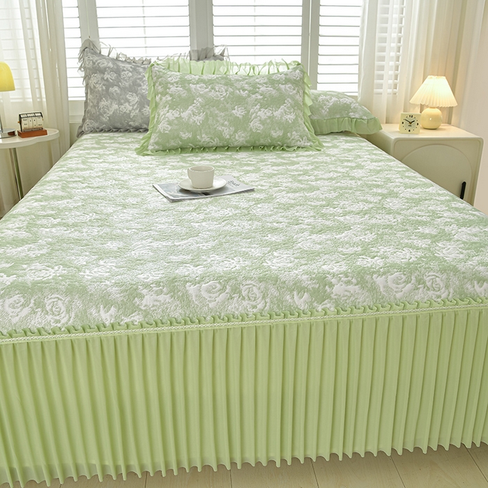 91家纺网 家纺一手货源 找家纺 畅畅家纺 2026春夏新款聚乙烯中分子双面提花高克重凉感冰感凉豆豆床裙三件套-经典玫瑰 经典玫瑰-绿