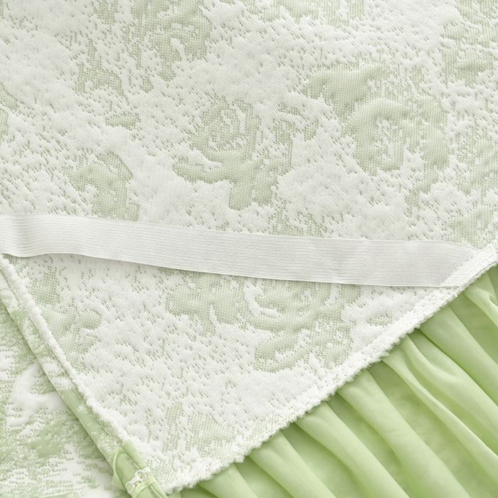 91家纺网 家纺一手货源 找家纺 畅畅家纺 2026春夏新款聚乙烯中分子双面提花高克重凉感冰感凉豆豆床裙三件套-经典玫瑰 经典玫瑰-绿