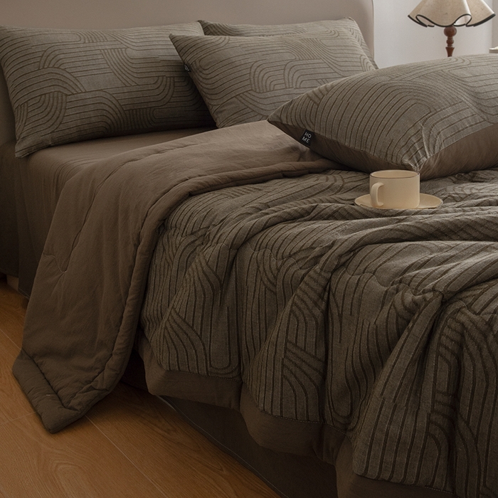 91家纺网 家纺一手货源 找家纺 恋人优选 2026新款浮光全棉提花夏被空调被 浮光咖