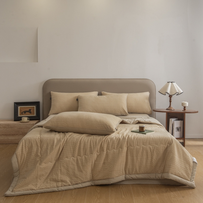 91家纺网 家纺一手货源 找家纺 恋人优选 2026新款浮光全棉提花夏被空调被 浮光卡其