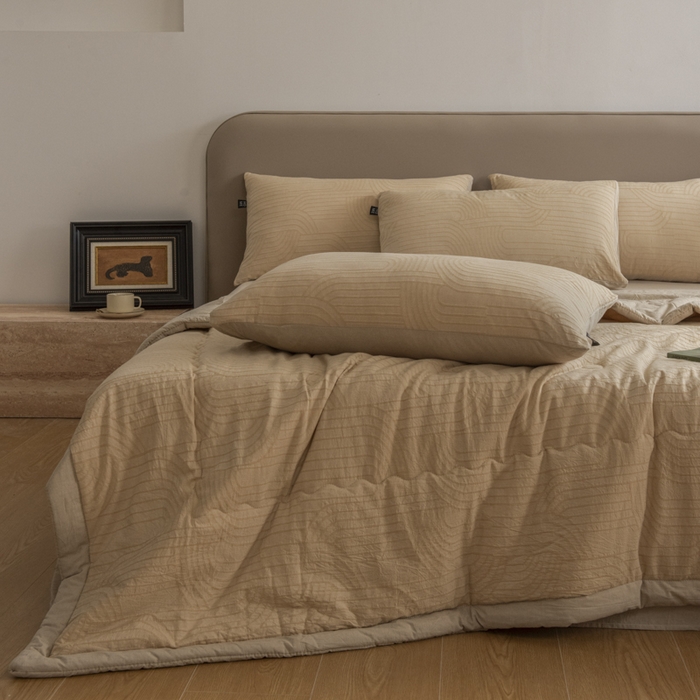 91家纺网 家纺一手货源 找家纺 恋人优选 2026新款浮光全棉提花夏被空调被 浮光卡其