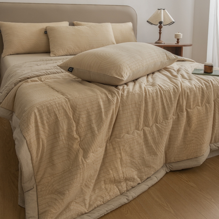 91家纺网 家纺一手货源 找家纺 恋人优选 2026新款浮光全棉提花夏被空调被 浮光卡其