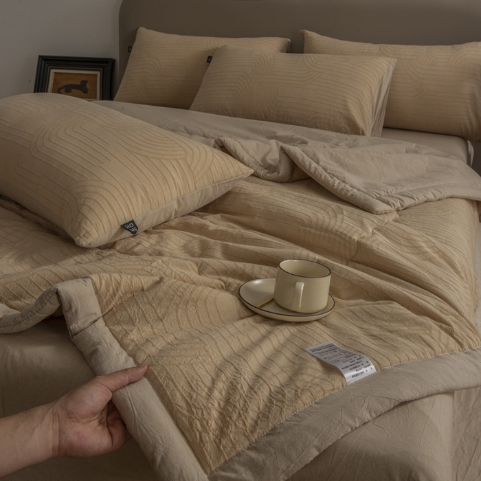 91家纺网 家纺一手货源 找家纺 恋人优选 2026新款浮光全棉提花夏被空调被 浮光卡其