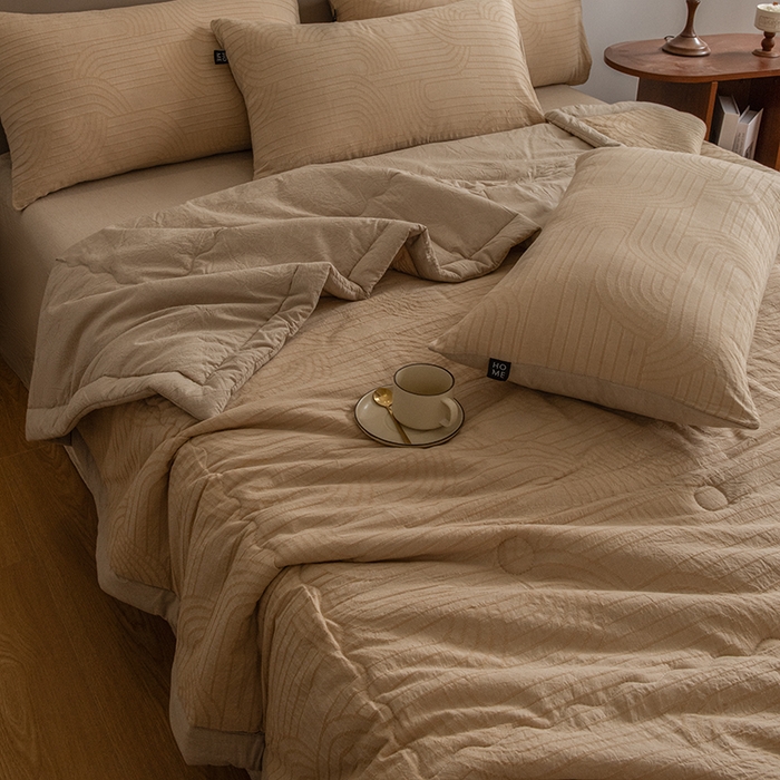 91家纺网 家纺一手货源 找家纺 恋人优选 2026新款浮光全棉提花夏被空调被 浮光卡其