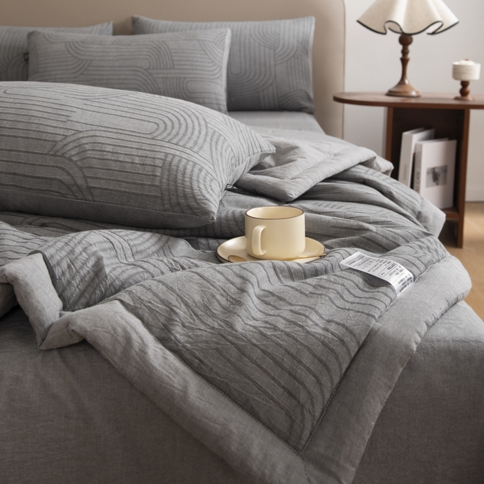 91家纺网 家纺一手货源 找家纺 恋人优选 2026新款浮光全棉提花夏被空调被 浮光灰