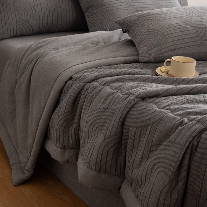 91家纺网 家纺一手货源 找家纺 恋人优选 2026新款浮光全棉提花夏被空调被 浮光灰