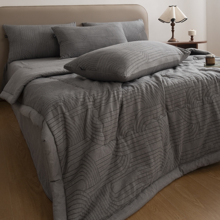 91家纺网 家纺一手货源 找家纺 恋人优选 2026新款浮光全棉提花夏被空调被 浮光灰