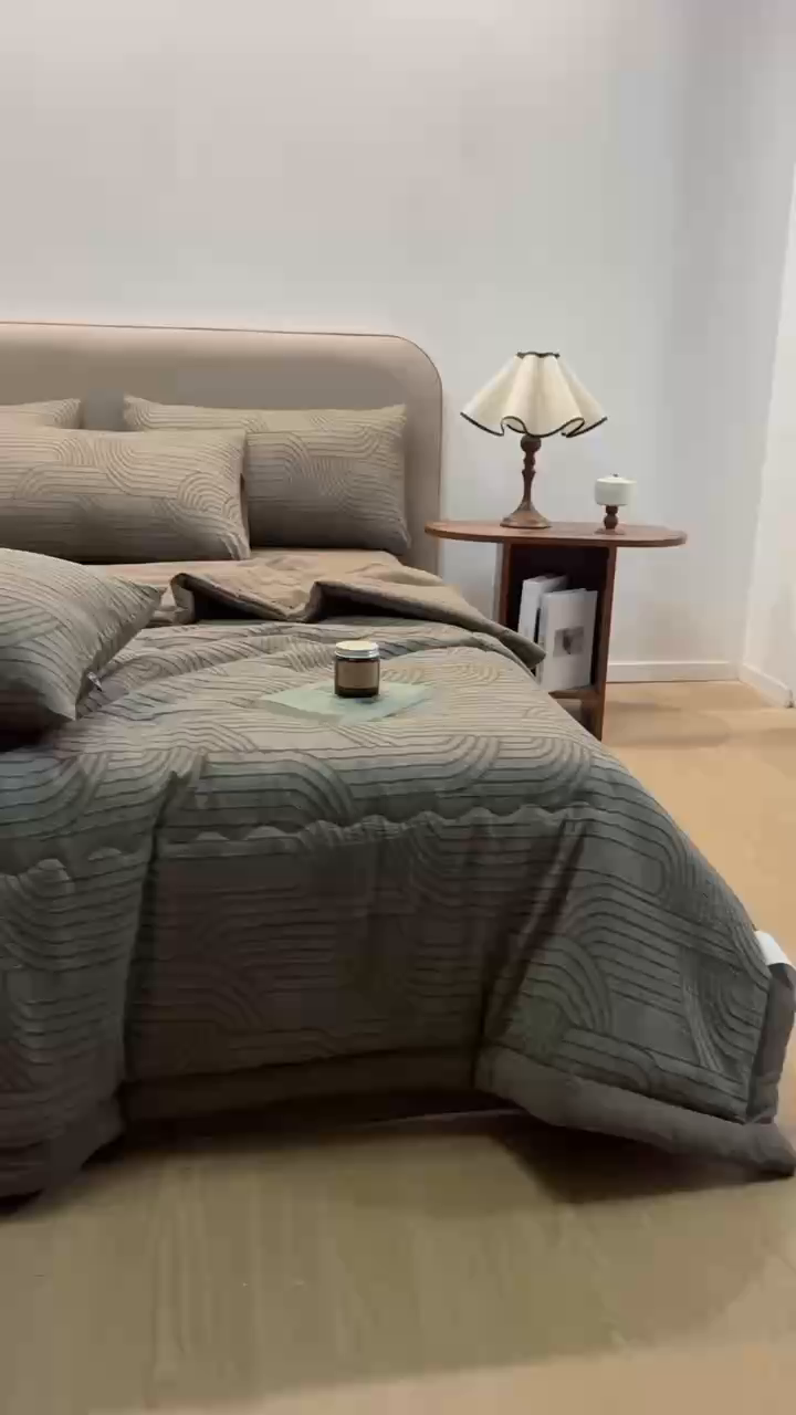 91家纺网 家纺一手货源 找家纺 恋人优选 2026新款浮光全棉提花夏被空调被 浮光咖