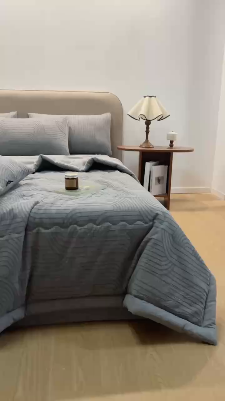 91家纺网 家纺一手货源 找家纺 恋人优选 2026新款浮光全棉提花夏被空调被 浮光灰