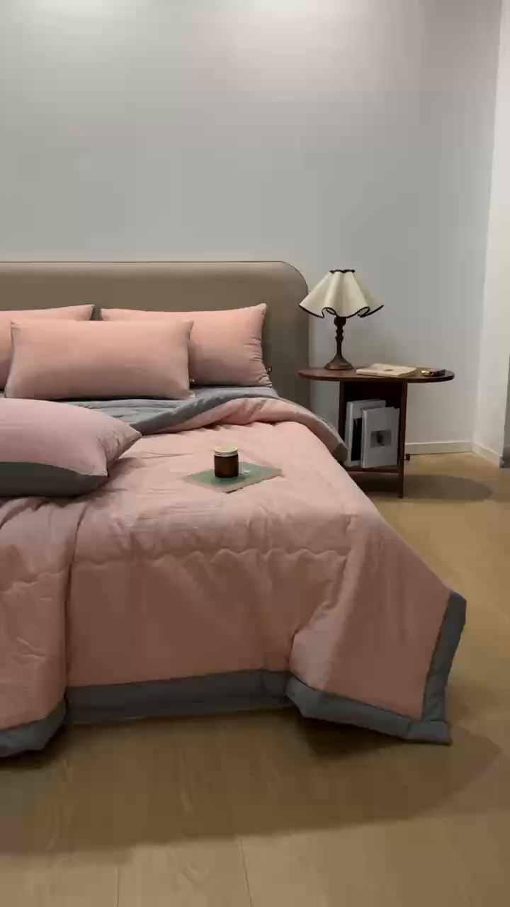 91家纺网 家纺一手货源 找家纺 恋人优选 2026新款浮光全棉提花夏被空调被 浮光粉