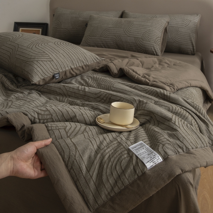 91家纺网 家纺一手货源 找家纺 恋人优选 2026新款浮光全棉提花夏被空调被 浮光咖