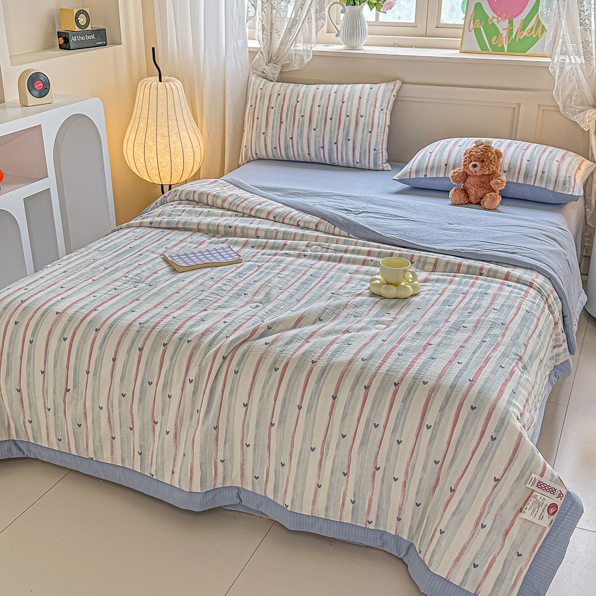 91家纺网 家纺一手货源 找家纺 秋泽家纺 2026新款A类云感双层纱大豆纤维夏凉被空调被小清新印花夏被 桃心条纹