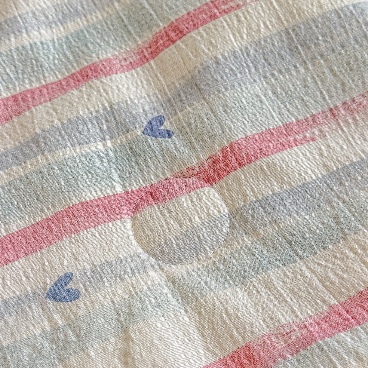 91家纺网 家纺一手货源 找家纺 秋泽家纺 2026新款A类云感双层纱大豆纤维夏凉被空调被小清新印花夏被 桃心条纹