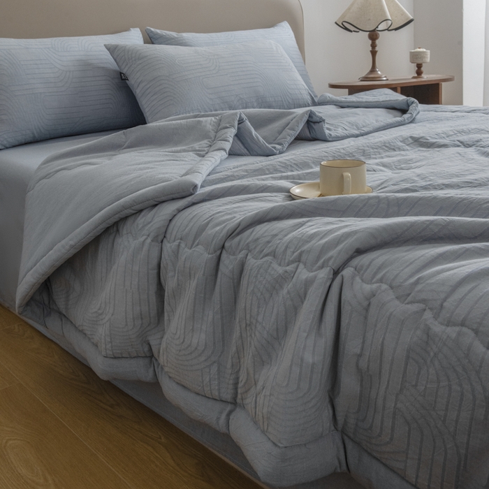 91家纺网 家纺一手货源 找家纺 恋人优选 2026新款浮光全棉提花夏被空调被 浮光兰