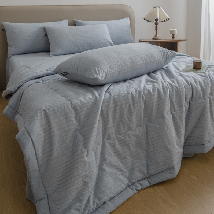 91家纺网 家纺一手货源 找家纺 恋人优选 2026新款浮光全棉提花夏被空调被 浮光兰