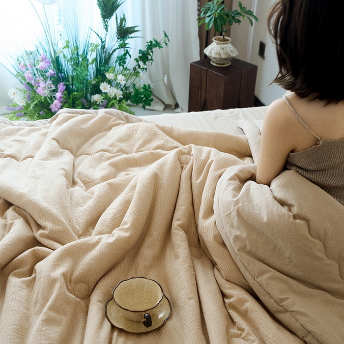 91家纺网 家纺一手货源 找家纺 恋人优选 2026新款A类全棉色织水洗棉提花夏被空调被 大波浪卡其