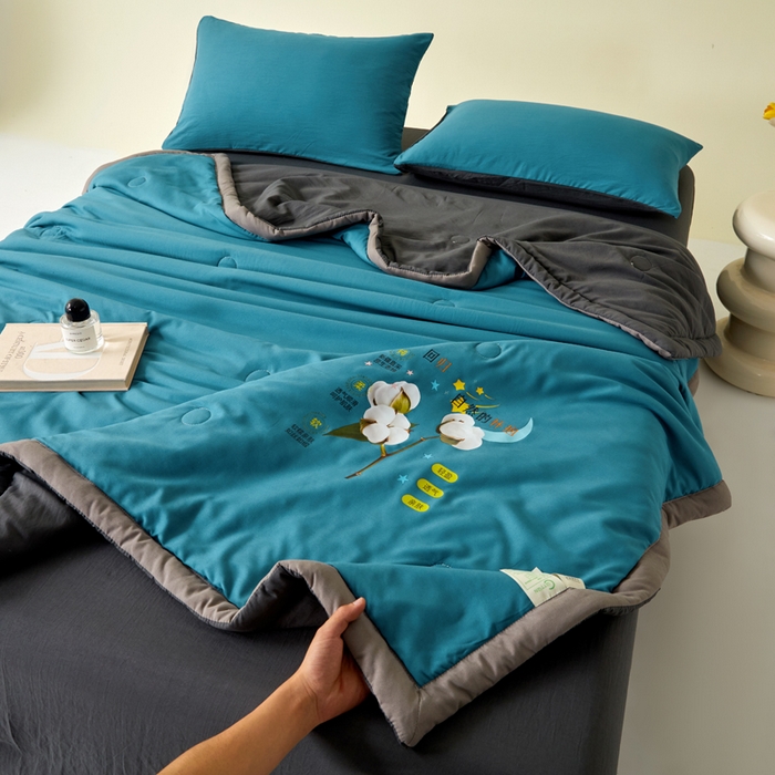 91家纺网 家纺一手货源 找家纺 卡斯诺家纺馆 2026新款水洗棉棉花夏被四件套 宝兰深灰