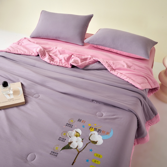 91家纺网 家纺一手货源 找家纺 卡斯诺家纺馆 2026新款水洗棉棉花夏被四件套 魅紫浅粉