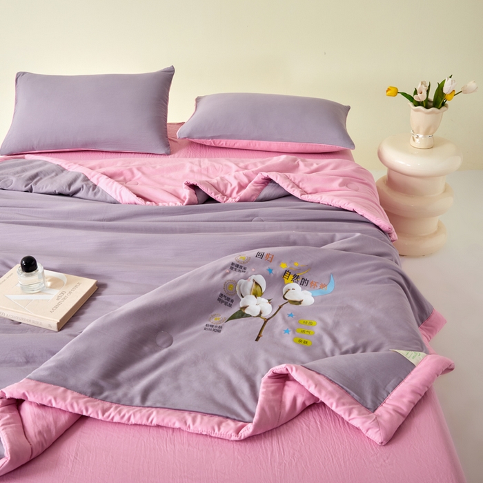91家纺网 家纺一手货源 找家纺 卡斯诺家纺馆 2026新款水洗棉棉花夏被四件套 魅紫浅粉