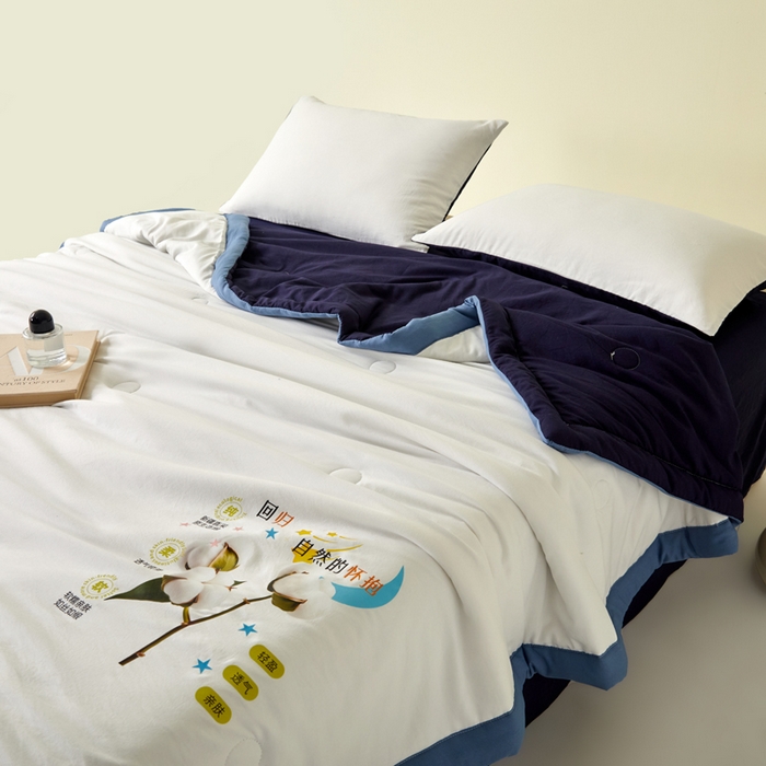 91家纺网 家纺一手货源 找家纺 卡斯诺家纺馆 2026新款水洗棉棉花夏被四件套 米白藏青