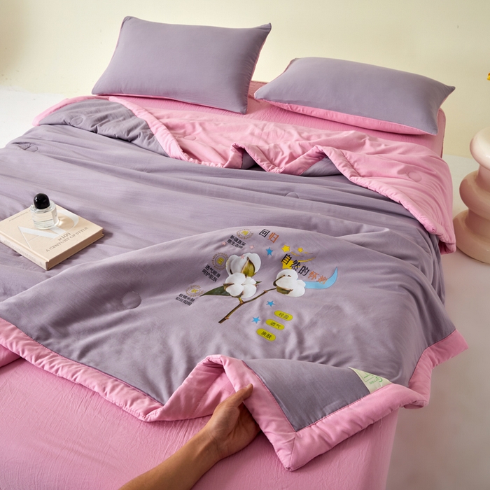 91家纺网 家纺一手货源 找家纺 卡斯诺家纺馆 2026新款水洗棉棉花夏被四件套 魅紫浅粉