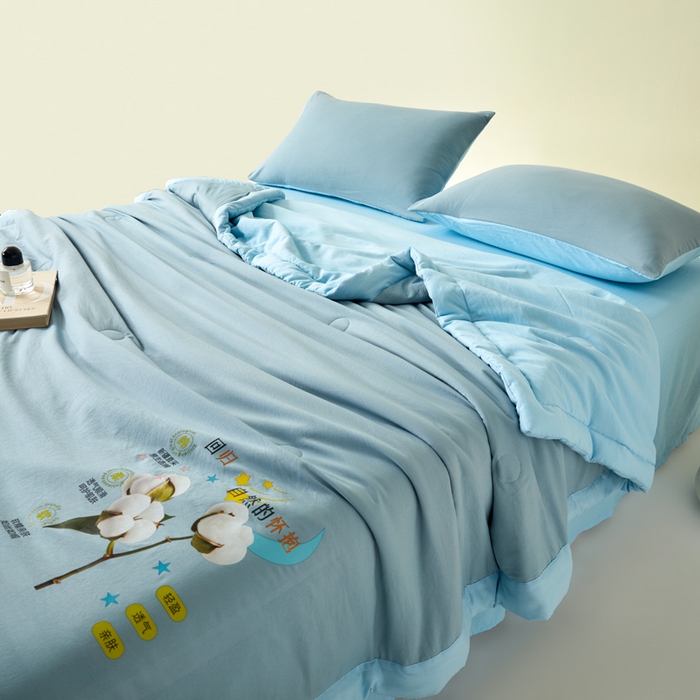91家纺网 家纺一手货源 找家纺 卡斯诺家纺馆 2026新款水洗棉棉花夏被四件套 雾蓝天蓝