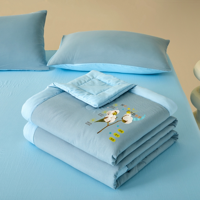 91家纺网 家纺一手货源 找家纺 卡斯诺家纺馆 2026新款水洗棉棉花夏被四件套 雾蓝天蓝