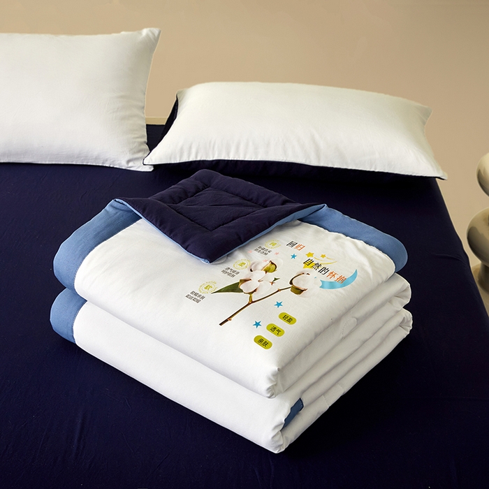 91家纺网 家纺一手货源 找家纺 卡斯诺家纺馆 2026新款水洗棉棉花夏被四件套 米白藏青