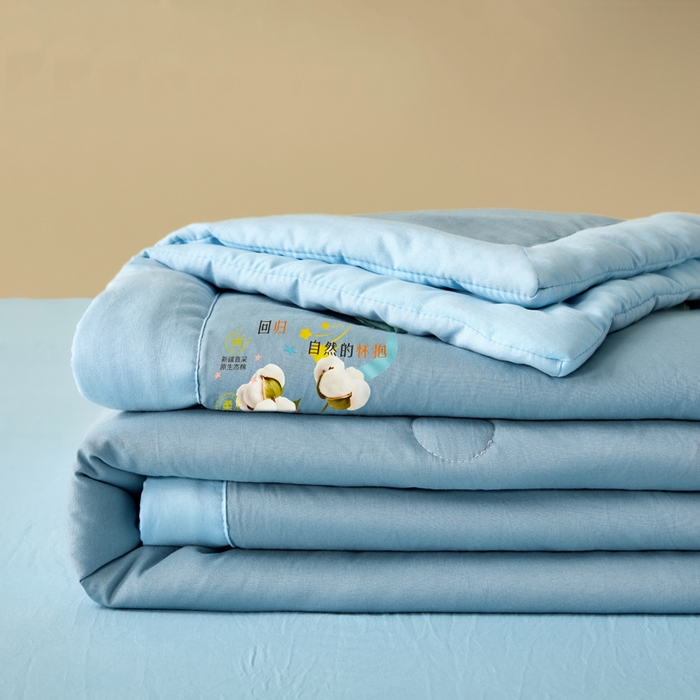 91家纺网 家纺一手货源 找家纺 卡斯诺家纺馆 2026新款水洗棉棉花夏被四件套 雾蓝天蓝