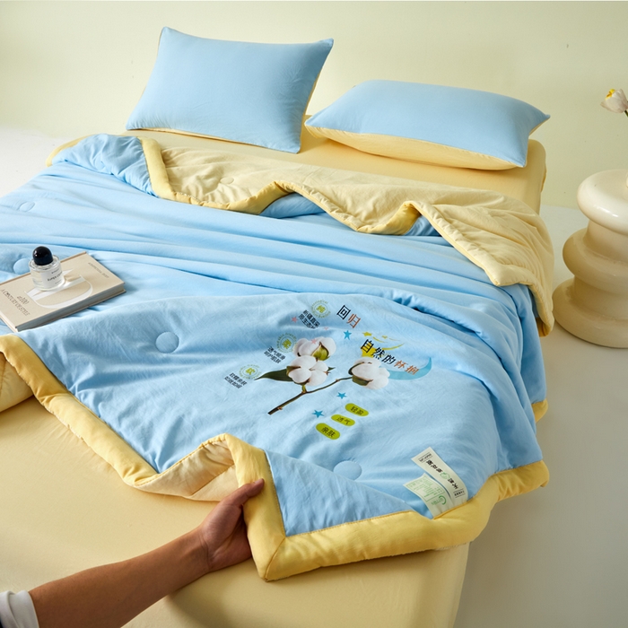 91家纺网 家纺一手货源 找家纺 卡斯诺家纺馆 2026新款水洗棉棉花夏被四件套 天蓝奶黄
