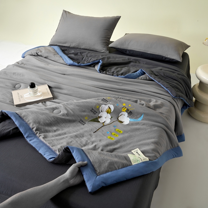 91家纺网 家纺一手货源 找家纺 卡斯诺家纺馆 2026新款水洗棉棉花夏被四件套 浅灰深灰