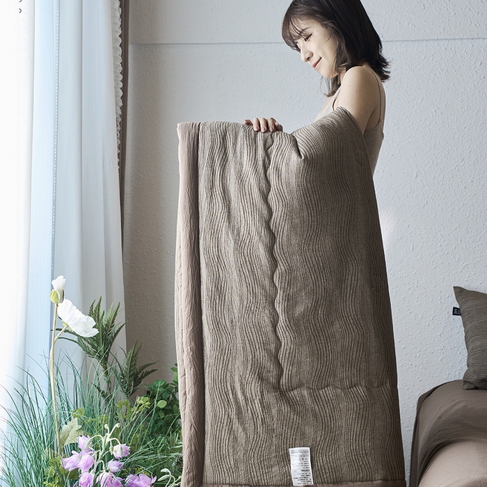 91家纺网 家纺一手货源 找家纺 恋人优选 2026新款A类全棉色织水洗棉提花夏被空调被 大波浪咖