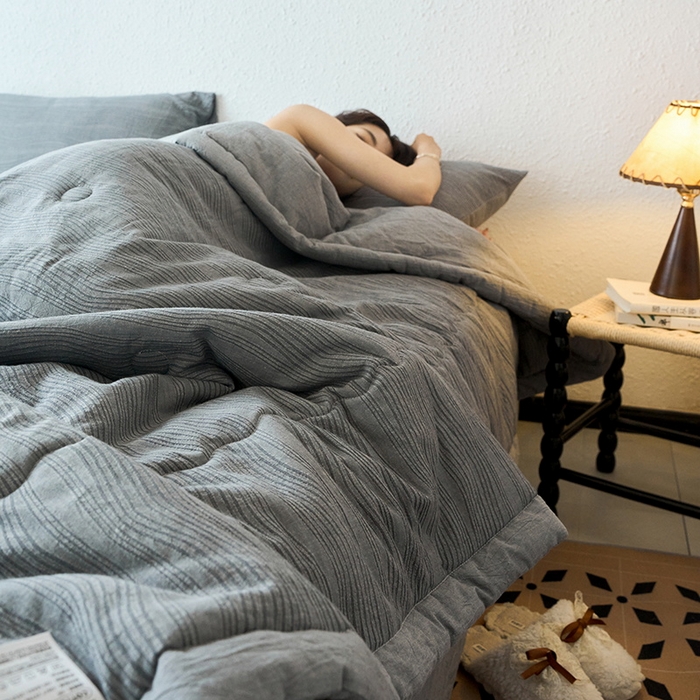 91家纺网 家纺一手货源 找家纺 恋人优选 2026新款A类全棉色织水洗棉提花夏被空调被 大波浪灰