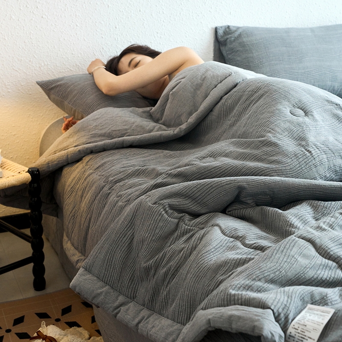 91家纺网 家纺一手货源 找家纺 恋人优选 2026新款A类全棉色织水洗棉提花夏被空调被 大波浪灰