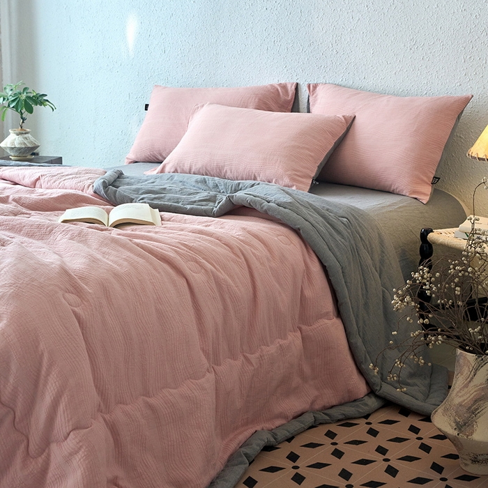 91家纺网 家纺一手货源 找家纺 恋人优选 2026新款A类全棉色织水洗棉提花夏被空调被 大波浪粉