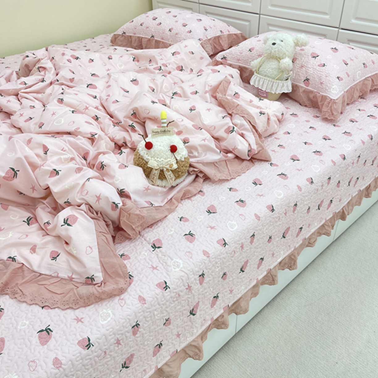 91家纺网 家纺一手货源 找家纺 禧瑞谷 2026法式纯棉绗缝全棉榻榻米床盖防滑加厚纯棉床单夹棉三件套床盖纯棉东北农大炕盖 粉底草莓