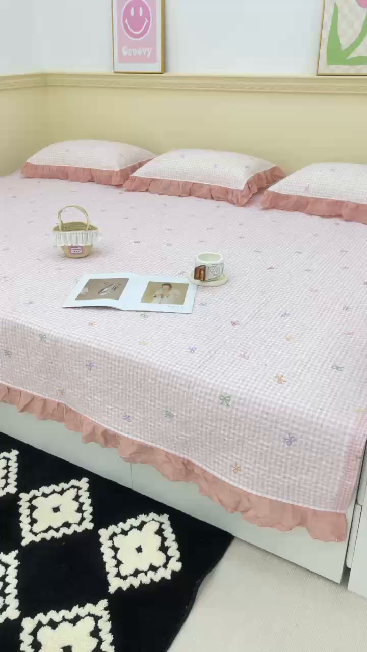 91家纺网 家纺一手货源 找家纺 禧瑞谷 2026法式纯棉绗缝全棉榻榻米床盖防滑加厚纯棉床单夹棉三件套床盖纯棉东北农大炕盖 粉格子蝴蝶结