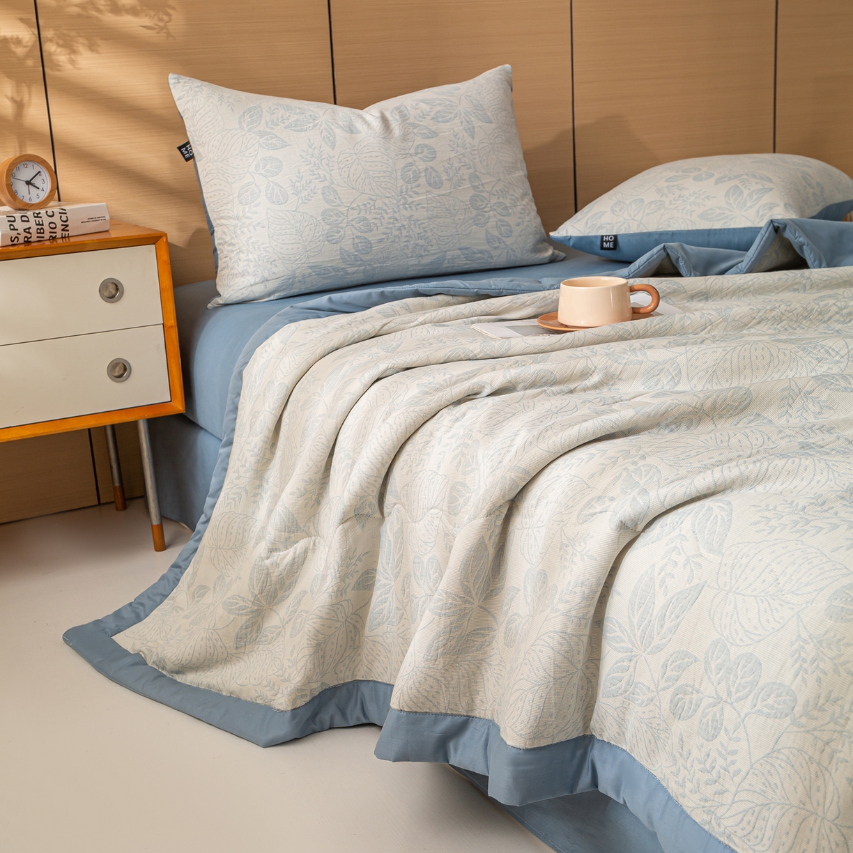 91家纺网 家纺一手货源 找家纺 恋人优选 2026新款全棉三层提花夏被空调被 茎叶时光-蓝