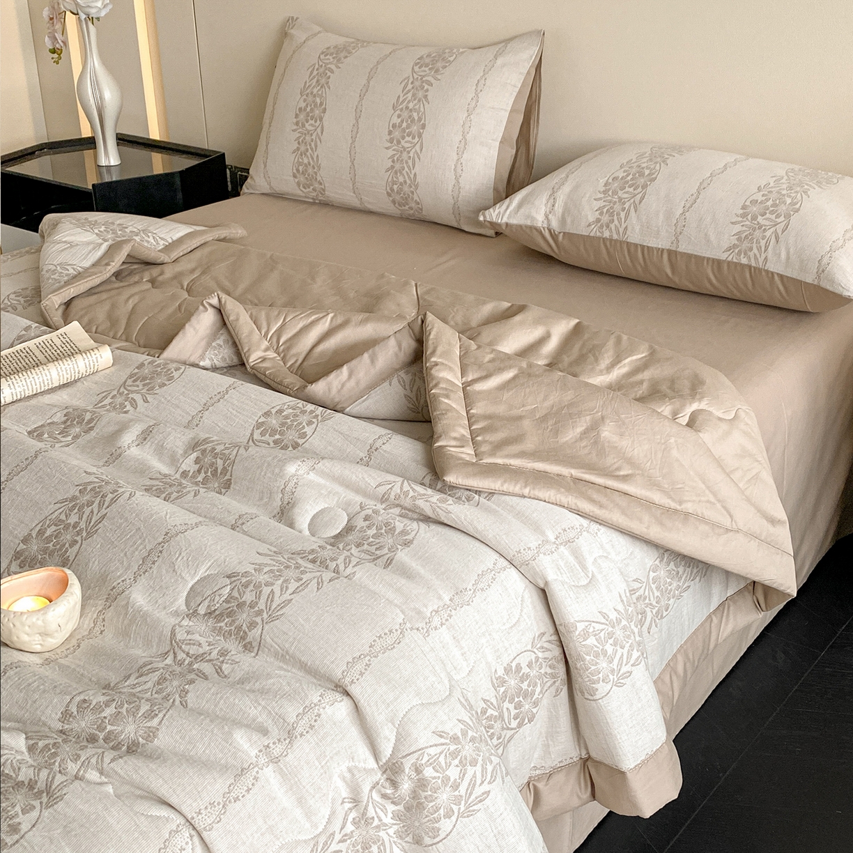 91家纺网 家纺一手货源 找家纺 恋人优选 2026新款全棉三层提花夏被空调被 花蔓吟-咖