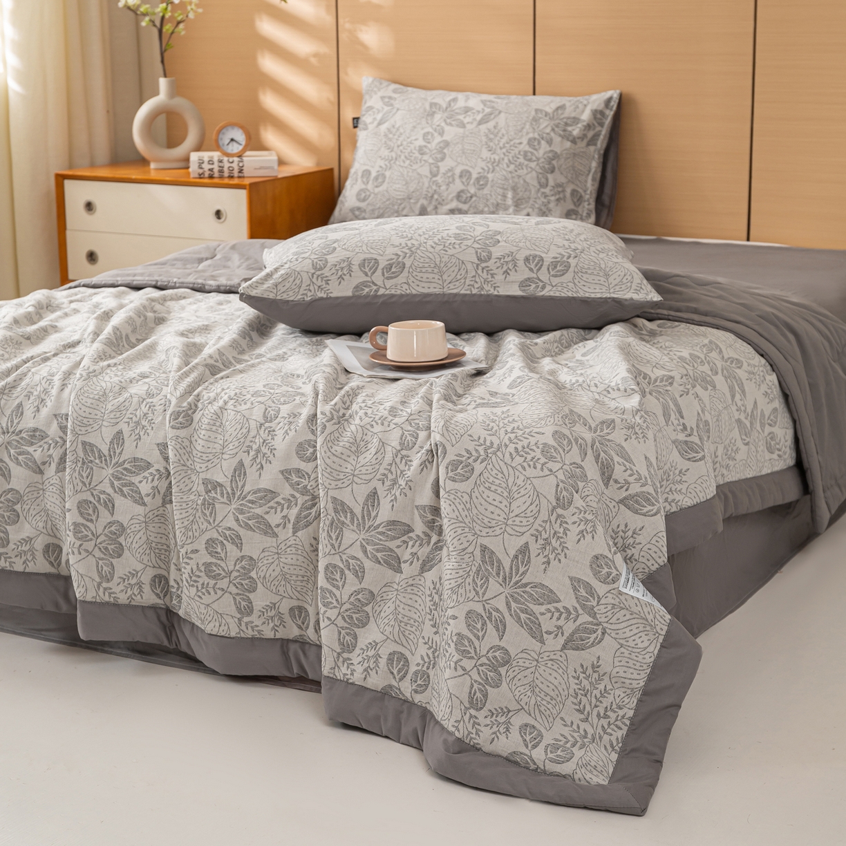 91家纺网 家纺一手货源 找家纺 恋人优选 2026新款全棉三层提花夏被空调被 茎叶时光-灰