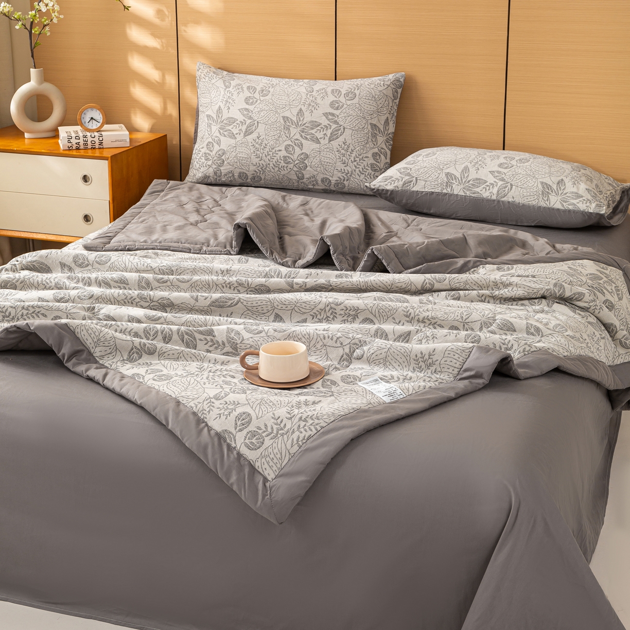 91家纺网 家纺一手货源 找家纺 恋人优选 2026新款全棉三层提花夏被空调被 茎叶时光-灰