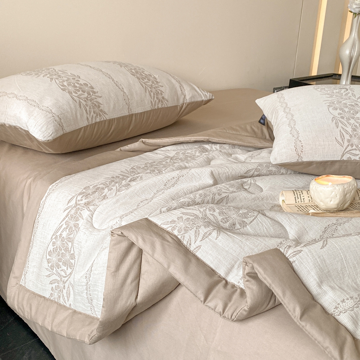 91家纺网 家纺一手货源 找家纺 恋人优选 2026新款全棉三层提花夏被空调被 花蔓吟-咖