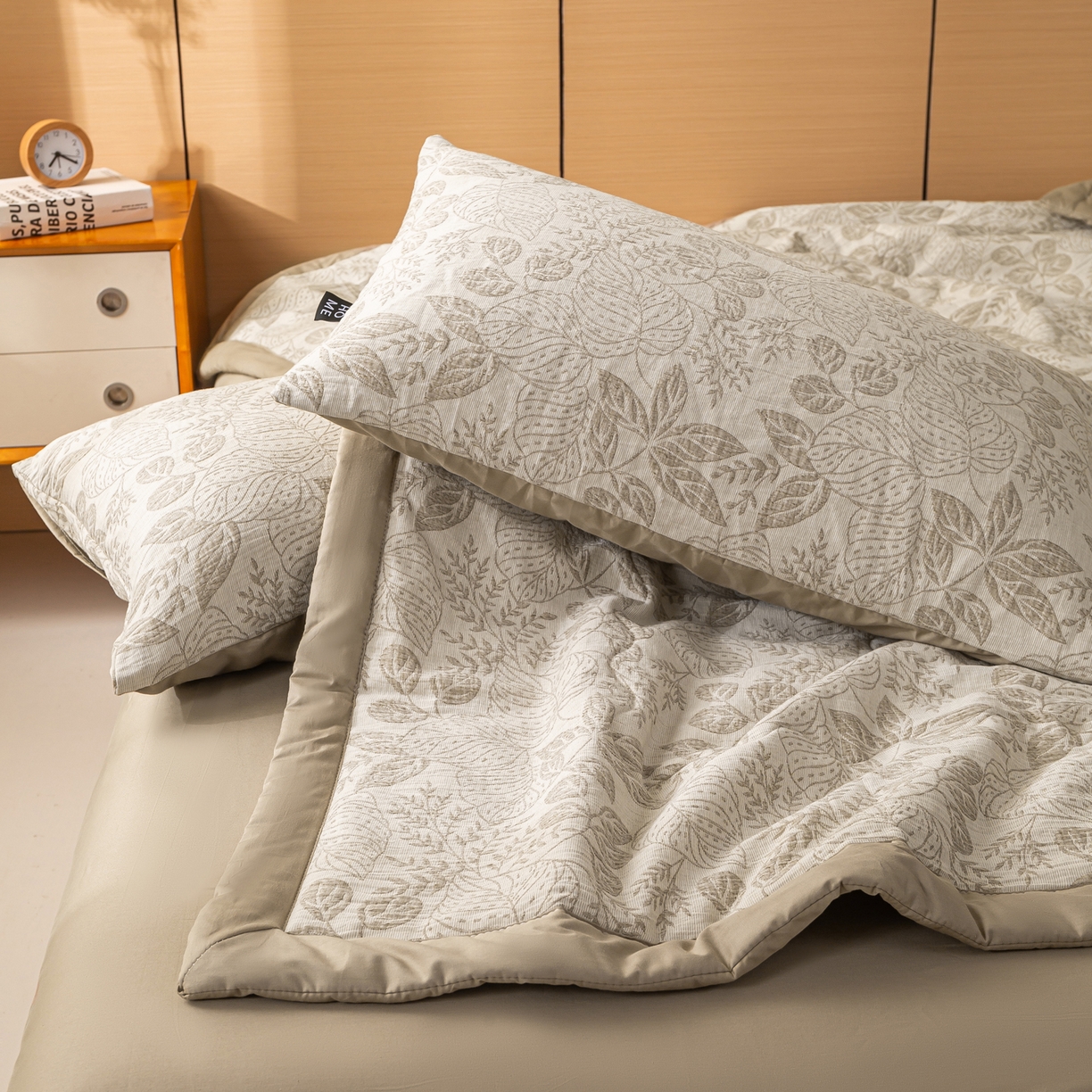 91家纺网 家纺一手货源 找家纺 恋人优选 2026新款全棉三层提花夏被空调被 茎叶时光-咖