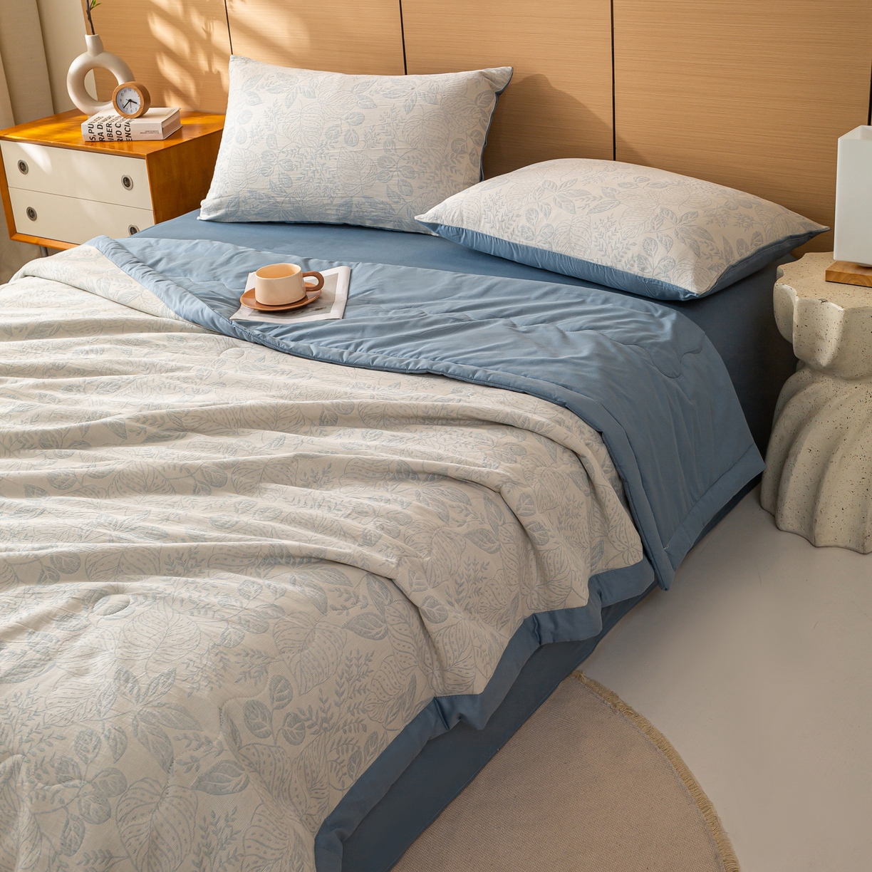 91家纺网 家纺一手货源 找家纺 恋人优选 2026新款全棉三层提花夏被空调被 茎叶时光-蓝