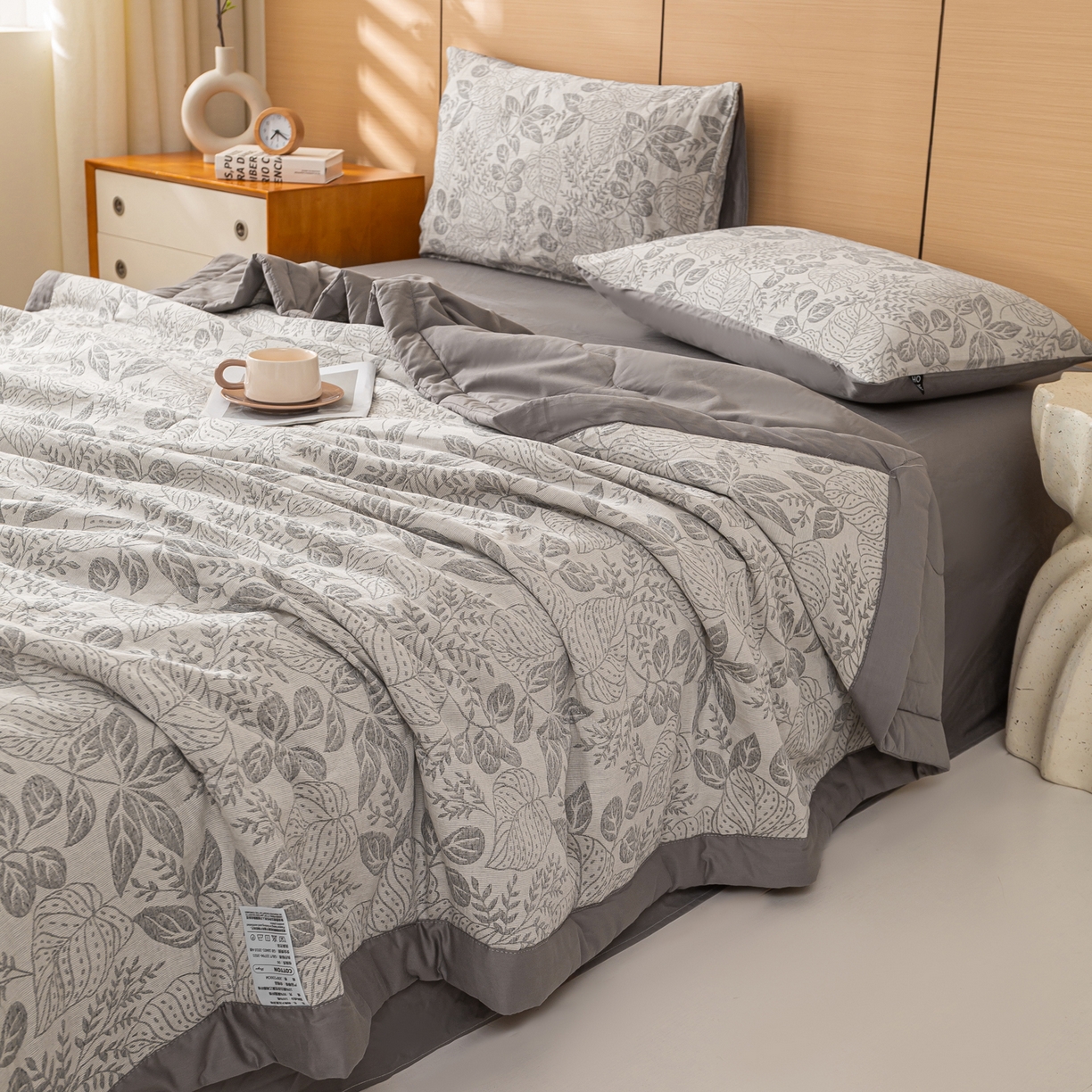 91家纺网 家纺一手货源 找家纺 恋人优选 2026新款全棉三层提花夏被空调被 茎叶时光-灰